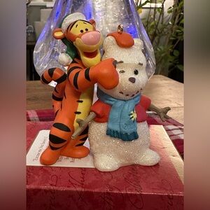 DISNEY 2001 Hallmark Keepsake Ornament - Pooh & Tigger “A familiar face”